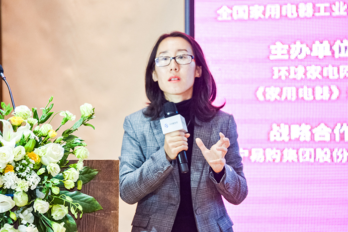 梁晶.jpg