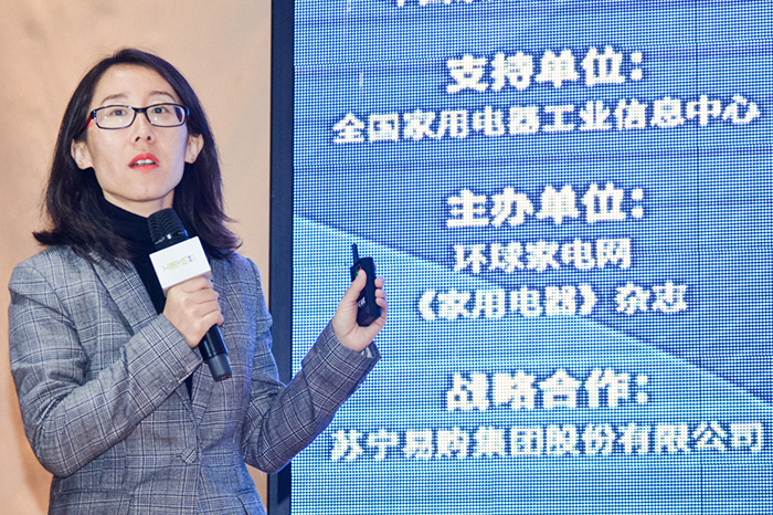 梁晶.jpg