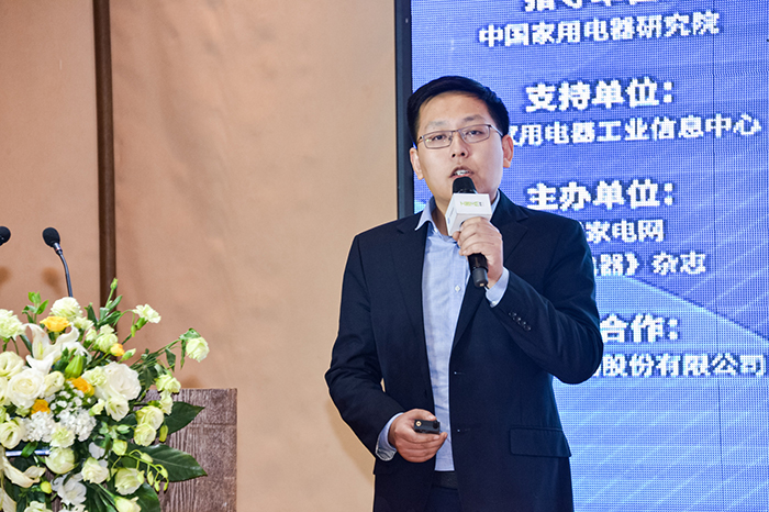 龙飞.jpg